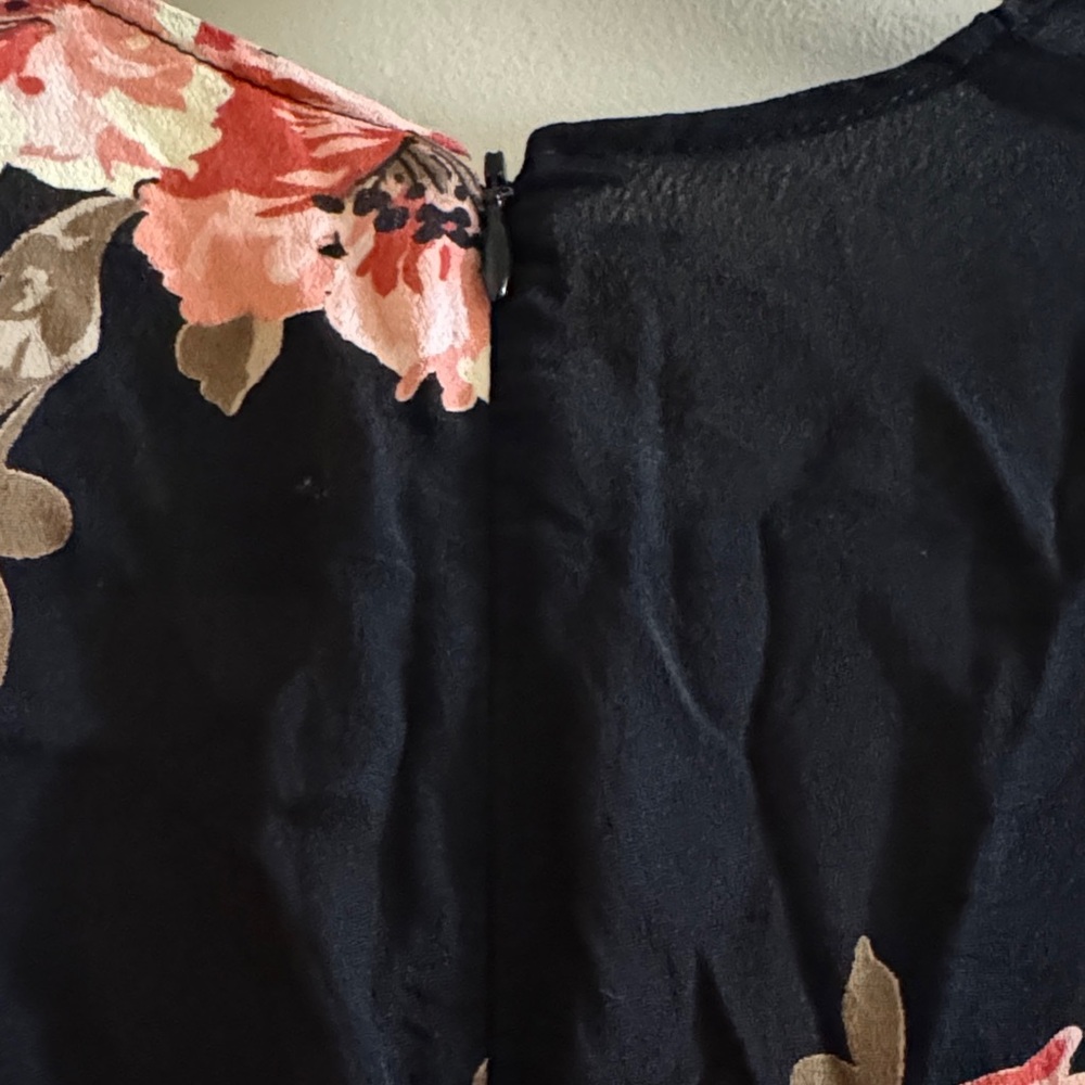 Reformation Floral Wrap Dress size 0-made In USA- 100% viscose - Picture 10 of 10